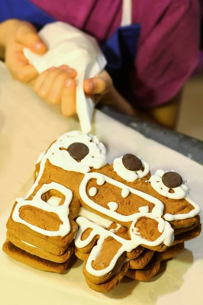 Child Hands Decorating Gingerbread Christmas Train Home Kitchen Table — Stock Photo, Image