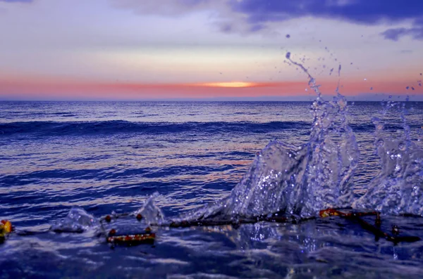 Salpicar ola en el mar Negro . — Foto de Stock