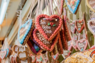 Gingerbread hearts at the Christmas market clipart