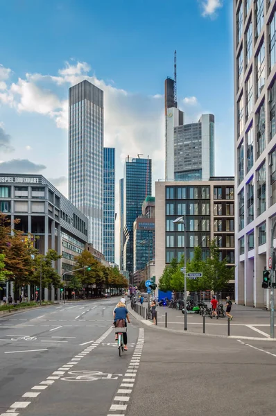 Skyskrapor i finansdistriktet Frankfurt am Main, Tyskland — Stockfoto