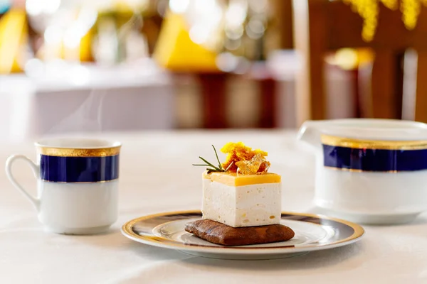 Tiramisu dessert and coffee — Stock Photo, Image
