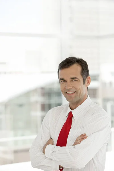 Portrait of a corporate business executive man with arms crossed — Stock Photo, Image