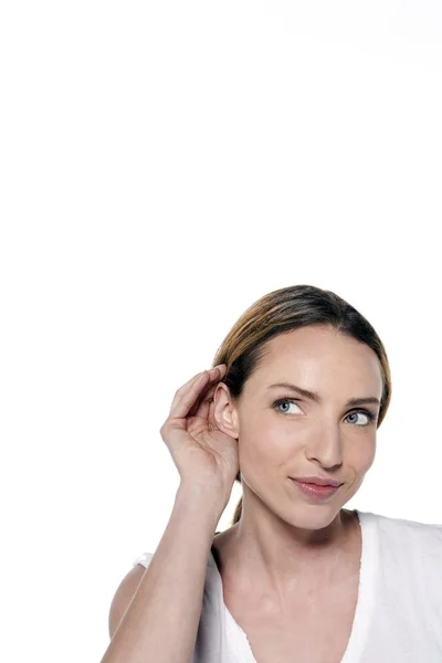 Woman listening with hand on ear — Stock Photo, Image