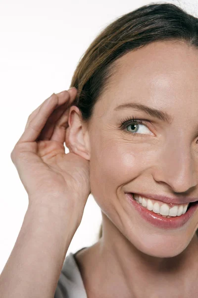 Woman listening with hand on ear — Stock Photo, Image