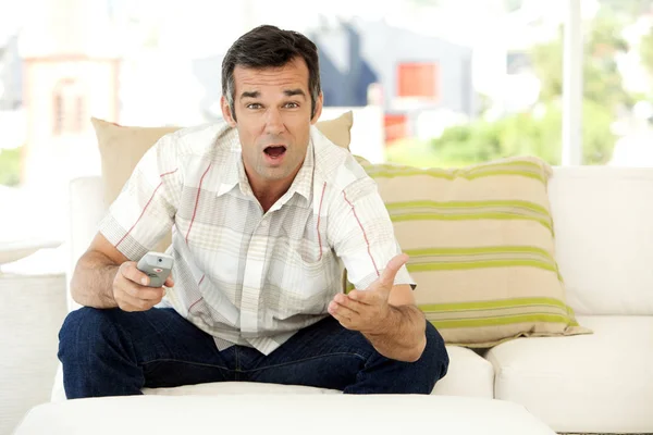 Hombre de mediana edad en casa — Foto de Stock