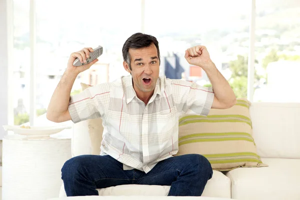 Hombre de mediana edad en casa — Foto de Stock