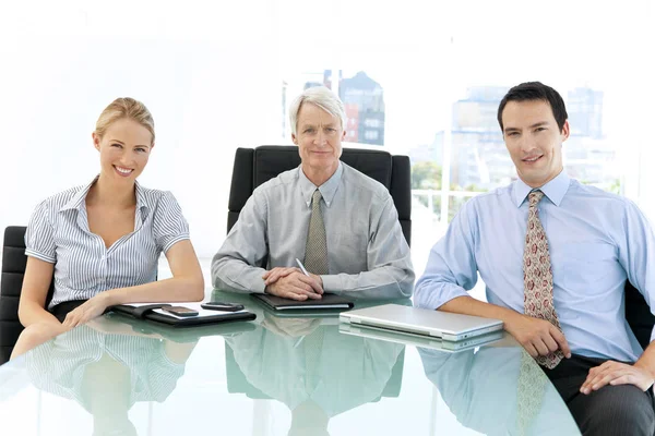 Portrait of a group of business people in boarding room — Stock Photo, Image