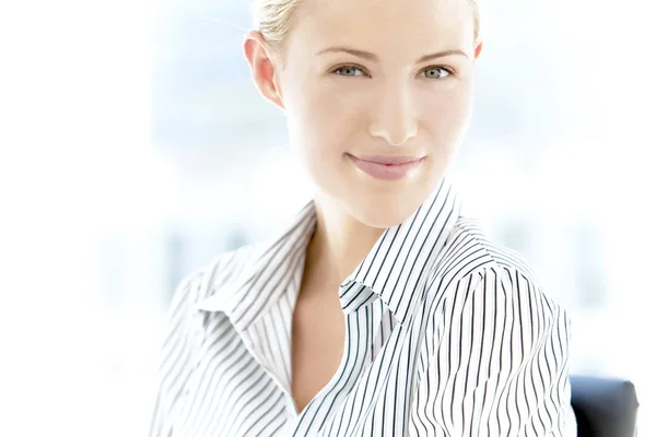 Portrait of a young businesswoman at workplace — Stock Photo, Image