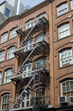 Yangın merdivenleri Manhattan New York ile tipik eski evleri