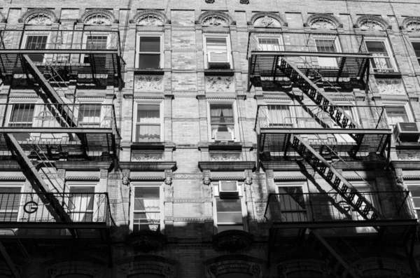 Cidade de Nova Iorque. A construir. Imagem de estilo antigo preto e branco — Fotografia de Stock