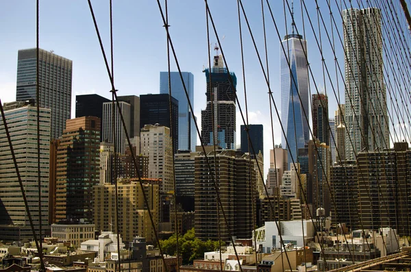 Manhattan skyline como visto a partir de Brooklyn Bridge — Fotografia de Stock