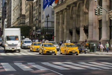 New York - Eylül 2016: Efsanevi sarı taksileri New York