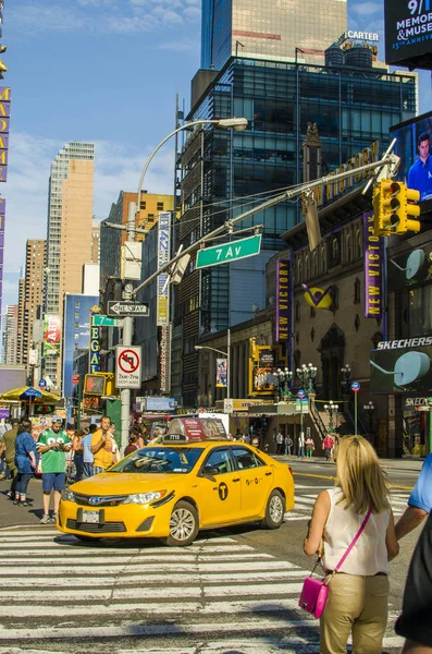 New York - Settembre 2016: De legendarische gele cabines van New York — Stockfoto
