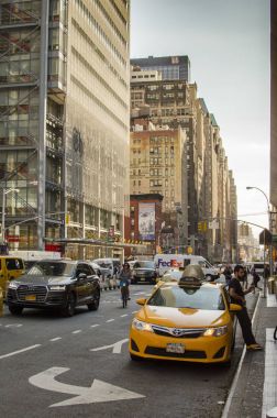 New York - Eylül 2016: Efsanevi sarı taksileri New York