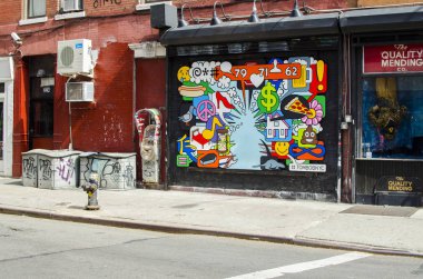 New York - 18 Eylül 2016: Duvar resimleri Manhatta sokaklarında