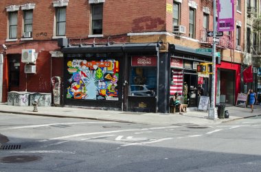 New York - 18 Eylül 2016: Duvar resimleri Manhatta sokaklarında