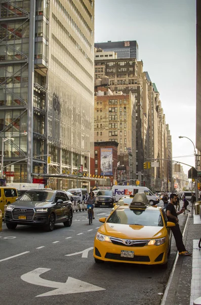 New york-settembre 2016: die legendären gelben taxis von new york — Stockfoto
