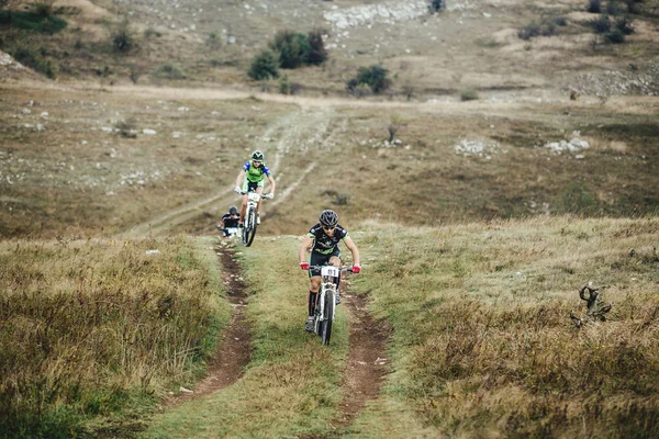 오솔길 자전거 타기