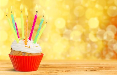 Lezzetli doğum günü kek