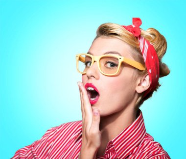 pin-up makyaj kadınla 