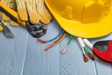 Sarı zor şapka ve eldiven 