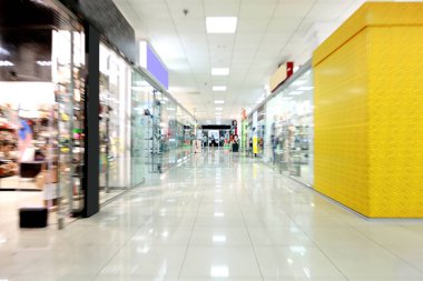 Işıklı boş alışveriş merkezi 