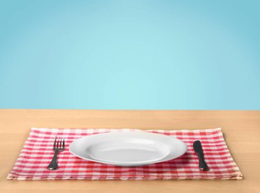 arka plan üzerinde beyaz tabak