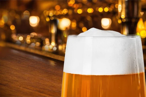 Kaltes Bier im Glas — Stockfoto