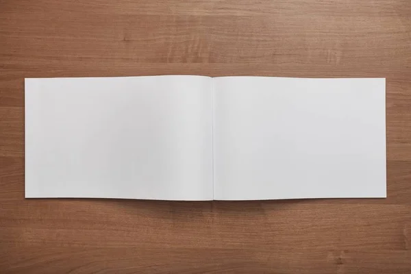 Livro branco em branco — Fotografia de Stock