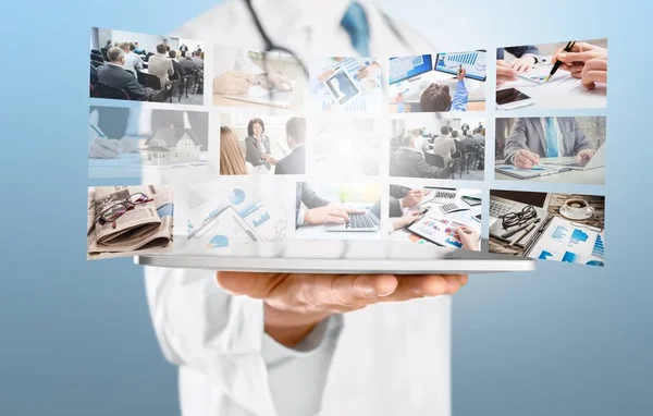 Orvosi munkavállaló laptop — Stock Fotó