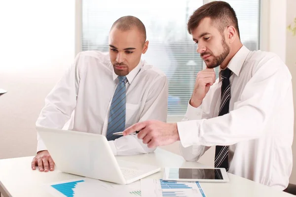 Two businessmen with laptop — Stock Photo, Image