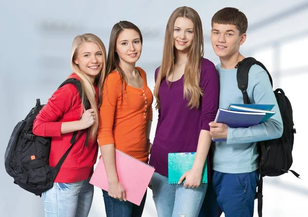 Группа изолированных студентов — стоковое фото