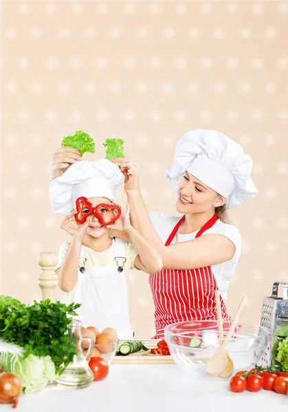 Girl and her mother cooking together — Stock Photo, Image