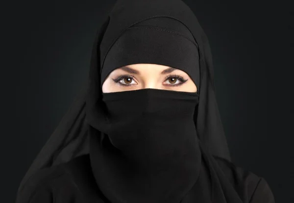 Misteriosa donna araba — Foto Stock