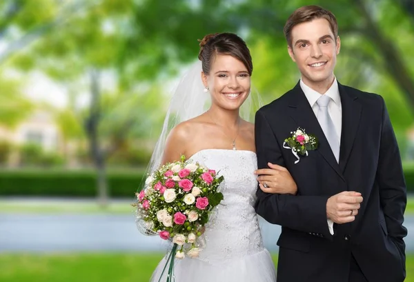 Just married young couple — Stock Photo, Image