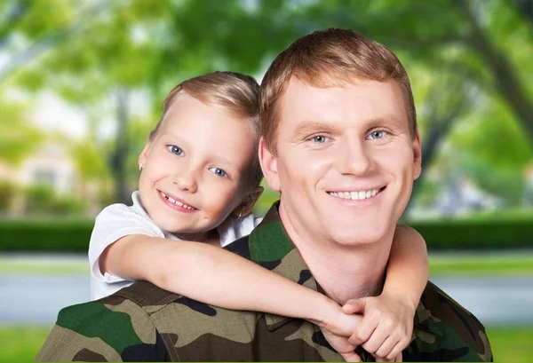 Military soldier man with little girl — Stock Photo, Image