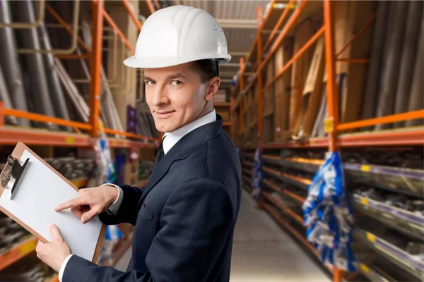 Portret van gelukkig zakenman het platform — Stockfoto