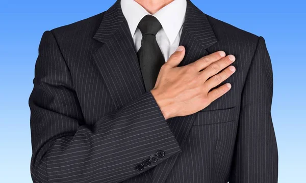 Κρατώντας το χέρι στην καρδιά άνθρωπος των επιχειρήσεων — Φωτογραφία Αρχείου