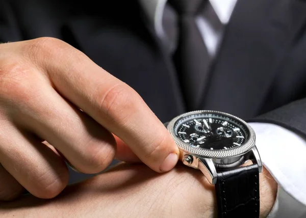 Geschäftsmann mit Armbanduhr — Stockfoto