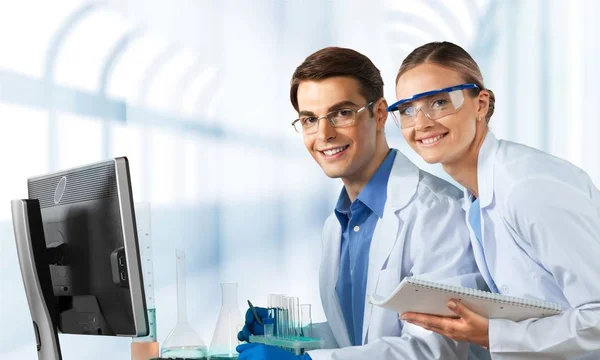 Two scientists conducting research — Stock Photo, Image