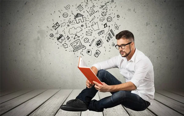 Guy  reading a book — Stock Photo, Image