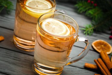 Sıcak baharatlı elma şarabı