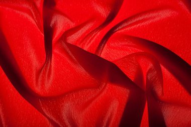 kırmızı saten veya ipek kumaş 