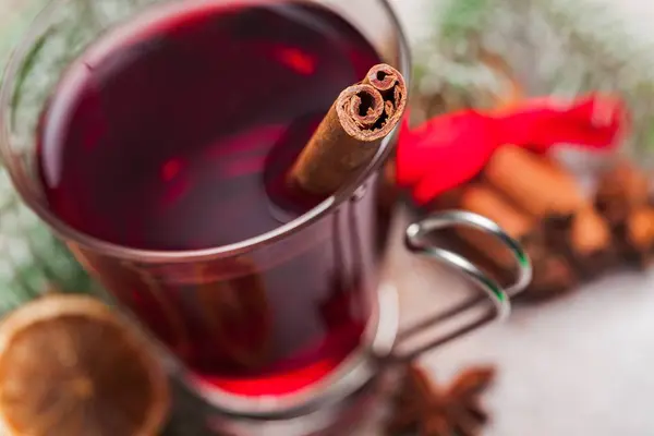 Vin brulè con cannella — Foto Stock