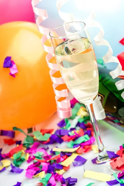 快乐新的一年-香槟和气球 — 图库照片