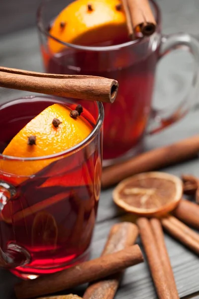 Mulled wine with cinnamon — Stock Photo, Image