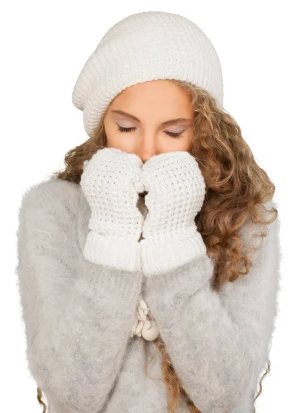 Junge Frau in Winterkleidung — Stockfoto