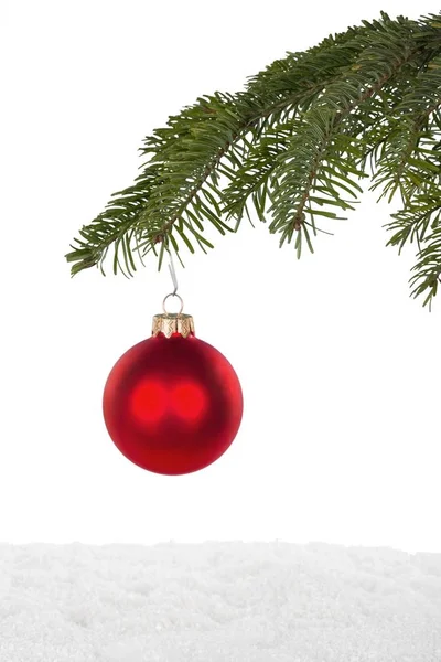 Rode glanzende kerst decoratieve bal — Stockfoto