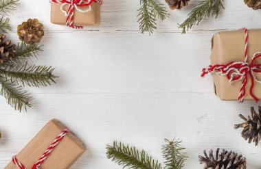 Noel süslemeleri ve hediye kutuları