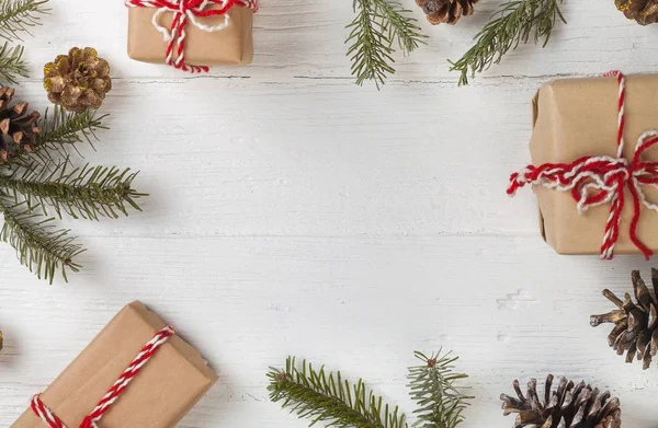 Noel süslemeleri ve hediye kutuları